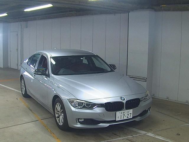 1 BMW 3 SERIES 3B20 2013 г. (ZIP Osaka)